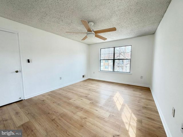 6 HOLLY CT, Hamilton, NJ 08619