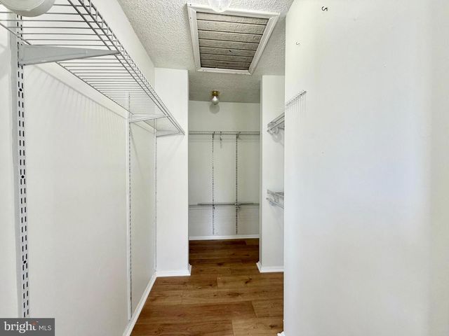 6 HOLLY CT, Hamilton, NJ 08619