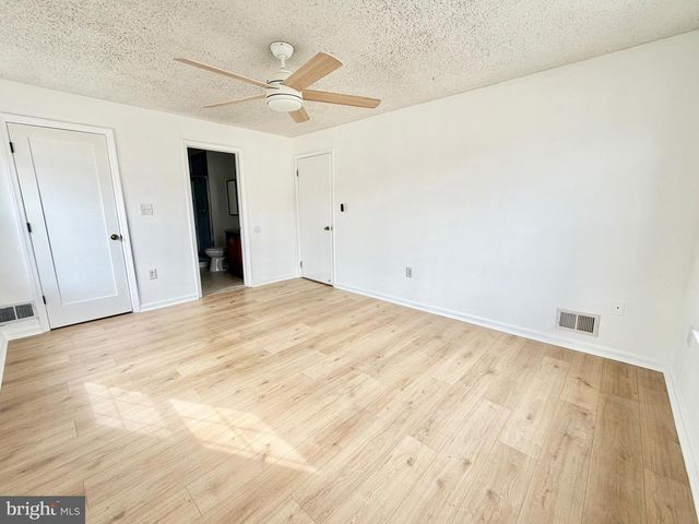 6 HOLLY CT, Hamilton, NJ 08619