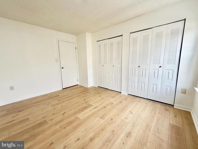 6 HOLLY CT, Hamilton, NJ 08619