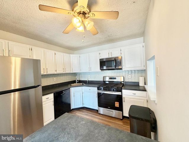 6 HOLLY CT, Hamilton, NJ 08619