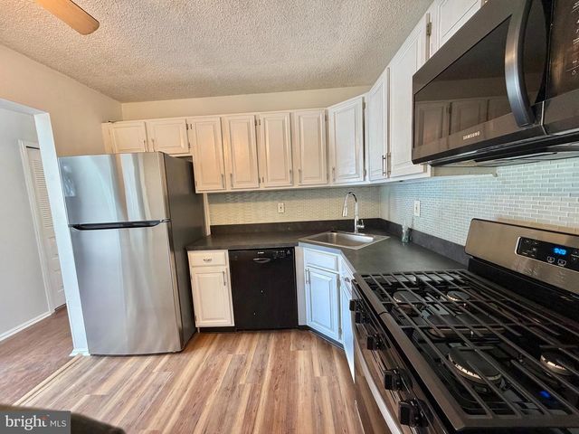 6 HOLLY CT, Hamilton, NJ 08619