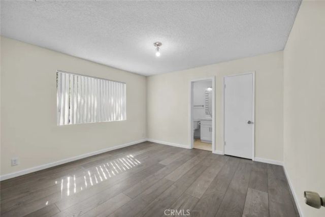 18555 Collins Street C18, Tarzana, CA 91356