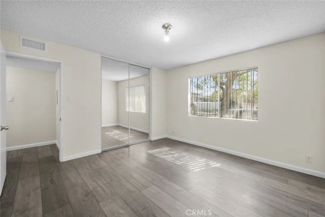 18555 Collins Street C18, Tarzana, CA 91356