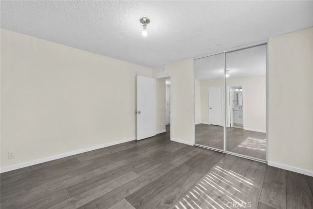 18555 Collins Street C18, Tarzana, CA 91356