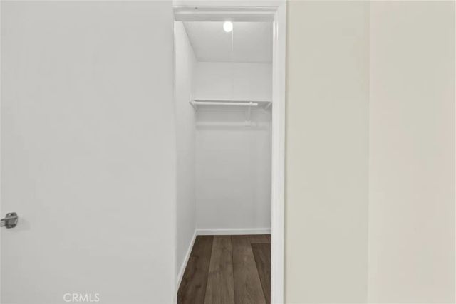 18555 Collins Street C18, Tarzana, CA 91356