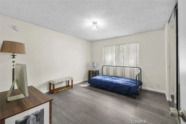 18555 Collins Street C18, Tarzana, CA 91356