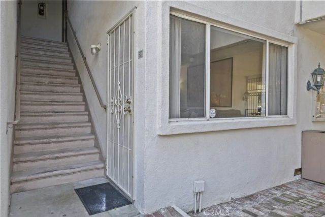 18555 Collins Street C18, Tarzana, CA 91356