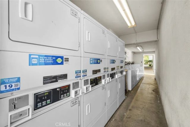 18555 Collins Street C18, Tarzana, CA 91356