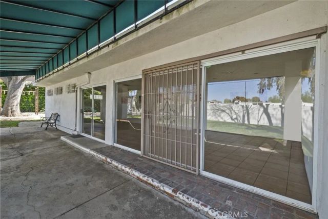 18555 Collins Street C18, Tarzana, CA 91356