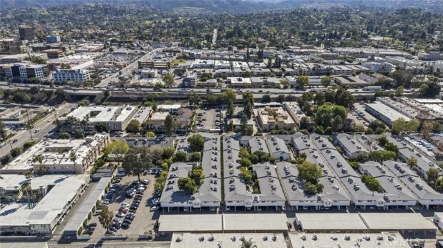 18555 Collins Street C18, Tarzana, CA 91356