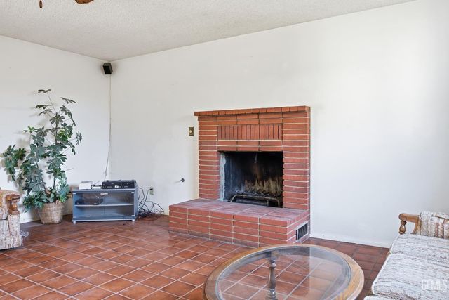 2418 Hasti Acres Drive, Bakersfield, CA 93309