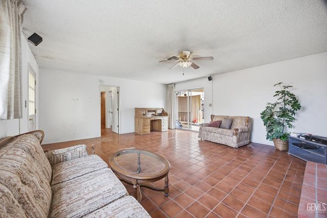 2418 Hasti Acres Drive, Bakersfield, CA 93309