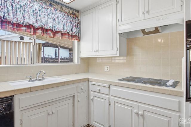 2418 Hasti Acres Drive, Bakersfield, CA 93309