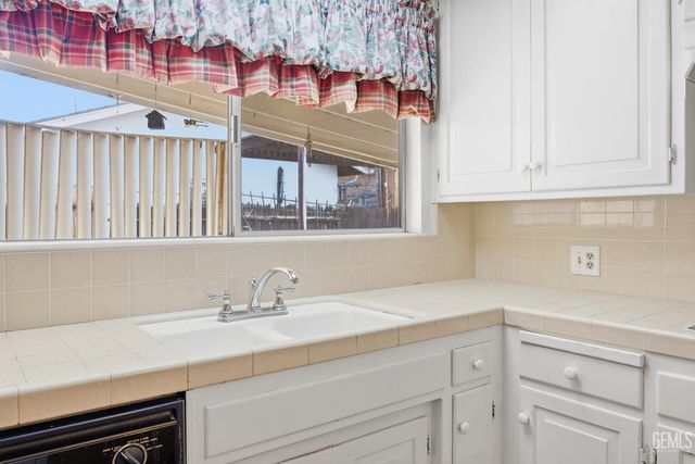 2418 Hasti Acres Drive, Bakersfield, CA 93309