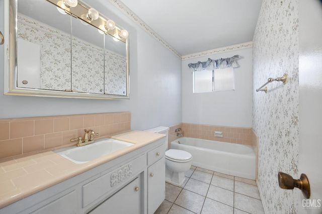 2418 Hasti Acres Drive, Bakersfield, CA 93309