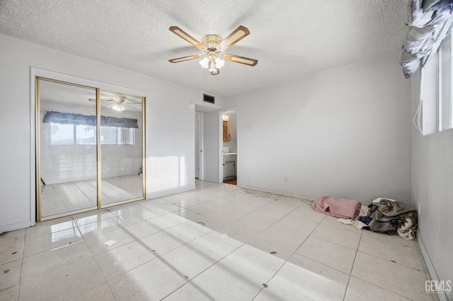 2418 Hasti Acres Drive, Bakersfield, CA 93309