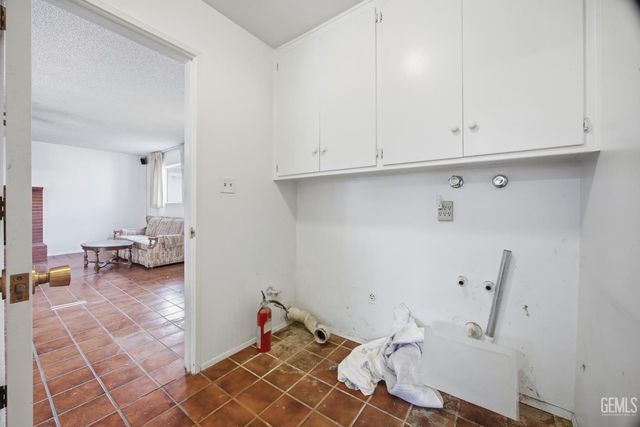 2418 Hasti Acres Drive, Bakersfield, CA 93309