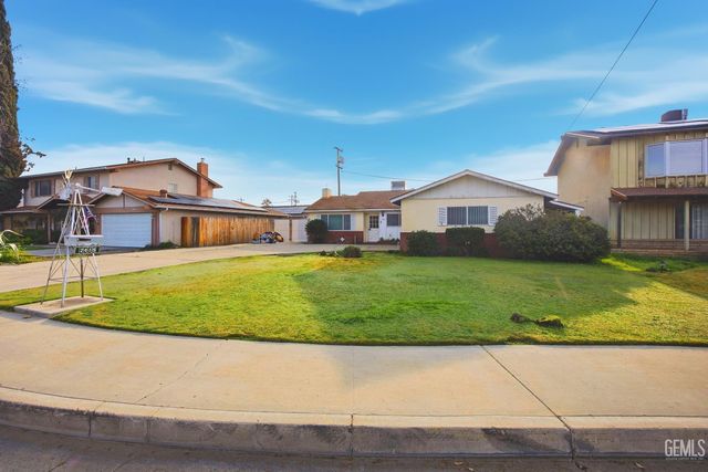 2418 Hasti Acres Drive, Bakersfield, CA 93309