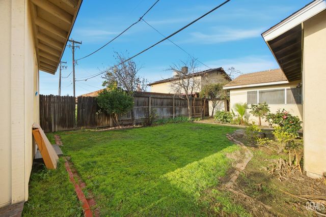 2418 Hasti Acres Drive, Bakersfield, CA 93309