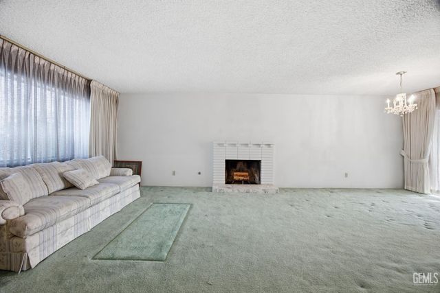 2418 Hasti Acres Drive, Bakersfield, CA 93309