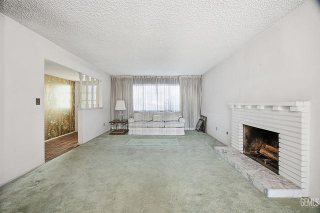 2418 Hasti Acres Drive, Bakersfield, CA 93309