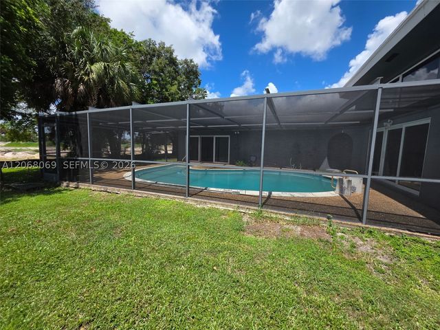 5710 Melaleuca Dr, Tamarac, FL 33319