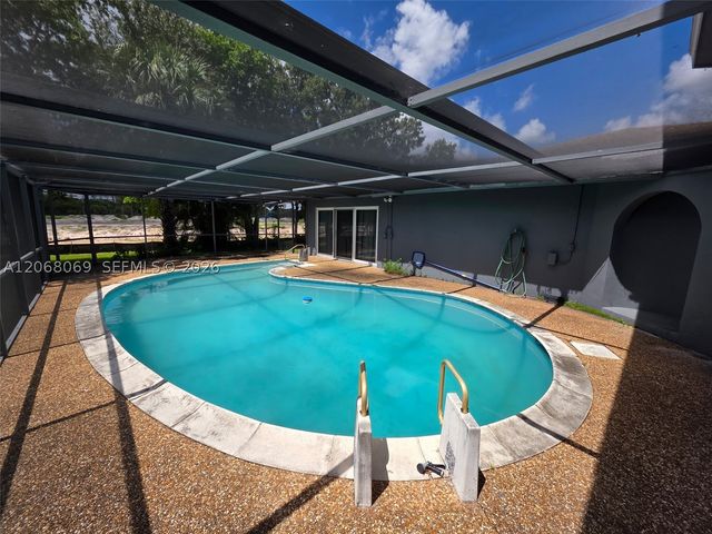 5710 Melaleuca Dr, Tamarac, FL 33319