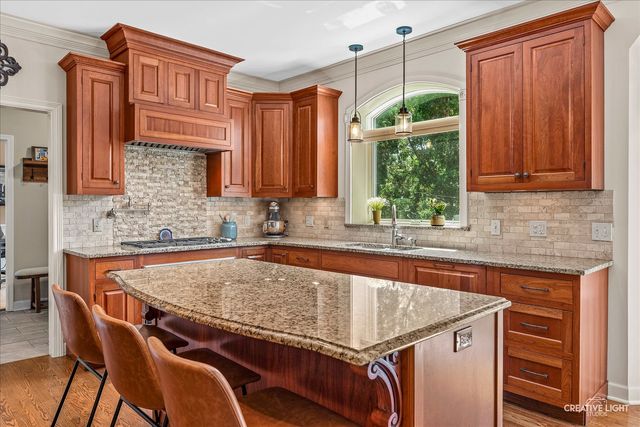 1160 Midwest Lane, Wheaton, IL 60189