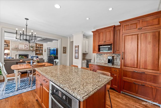 1160 Midwest Lane, Wheaton, IL 60189