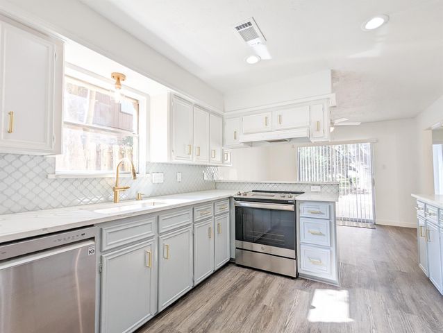 2706 Oakmont Lane, Missouri City, TX 77459