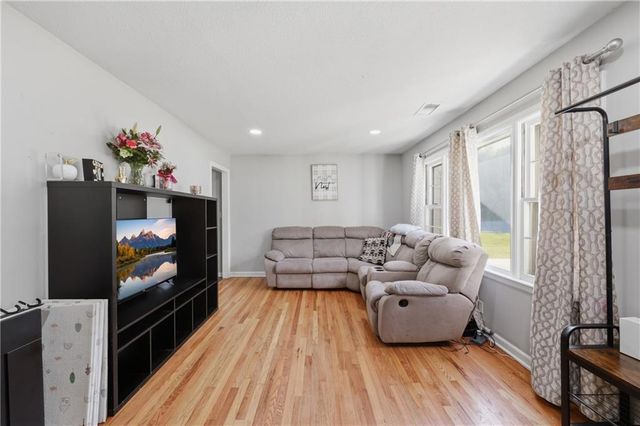 8801 E 71st Terrace, Raytown, MO 64133