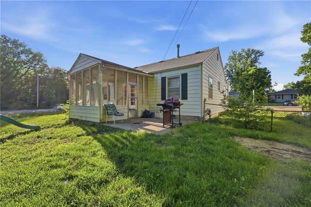 8801 E 71st Terrace, Raytown, MO 64133