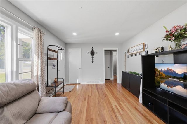 8801 E 71st Terrace, Raytown, MO 64133