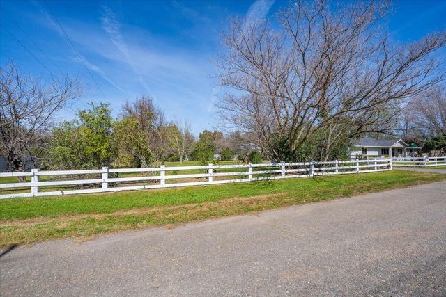 20250 Demac Drive, Redding, CA 96002