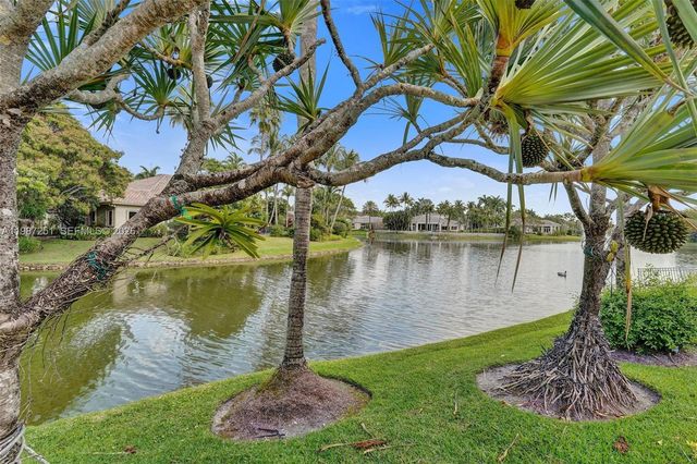 10813 Blackhawk Street, Plantation, FL 33324
