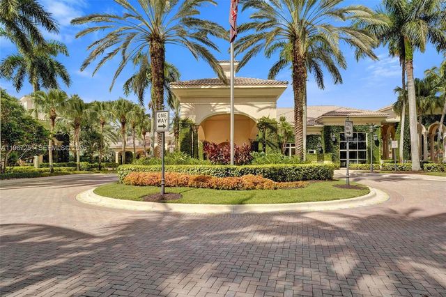 10813 Blackhawk Street, Plantation, FL 33324