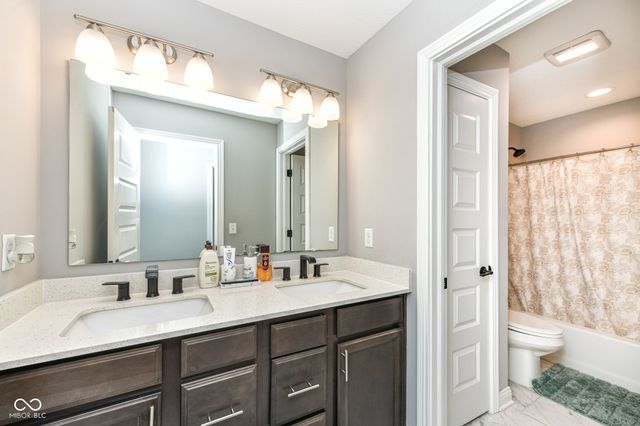 10627 Oak Bend Boulevard, Indianapolis, IN 46239