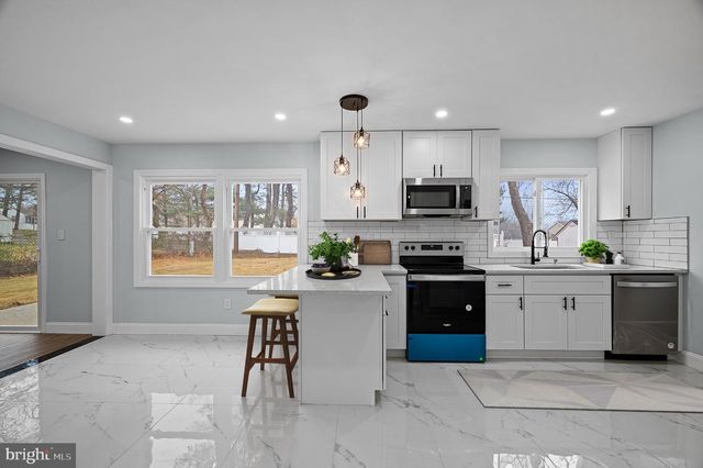 16 BARRINGTON LN, Willingboro, NJ 08046