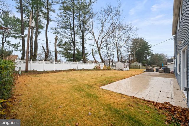 16 BARRINGTON LN, Willingboro, NJ 08046