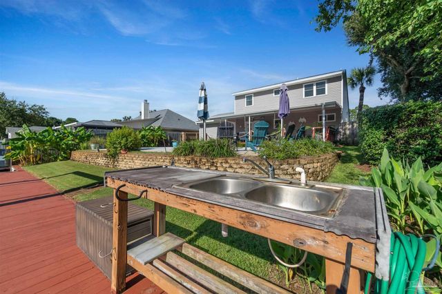 1635 College Pkwy, Gulf Breeze, FL 32563