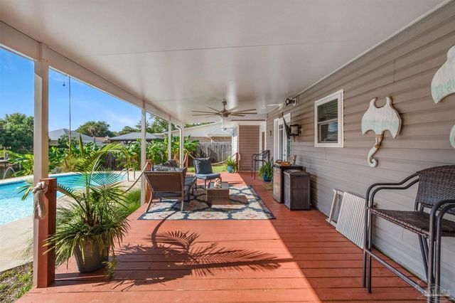 1635 College Pkwy, Gulf Breeze, FL 32563