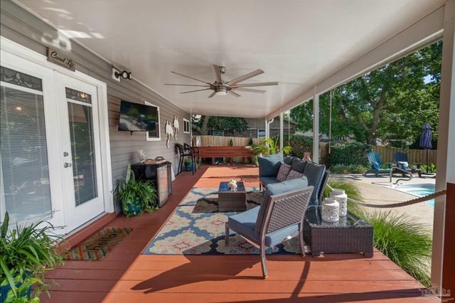 1635 College Pkwy, Gulf Breeze, FL 32563