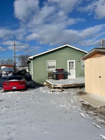 7819 Lake Drive, Clay, MI 48001