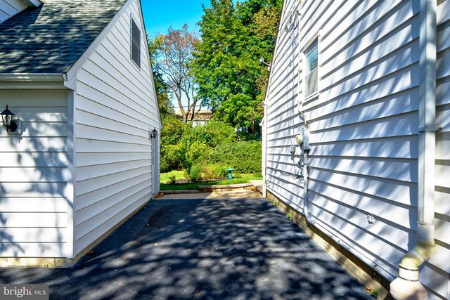 312 LOWER VALLEY RD, North Wales, PA 19454