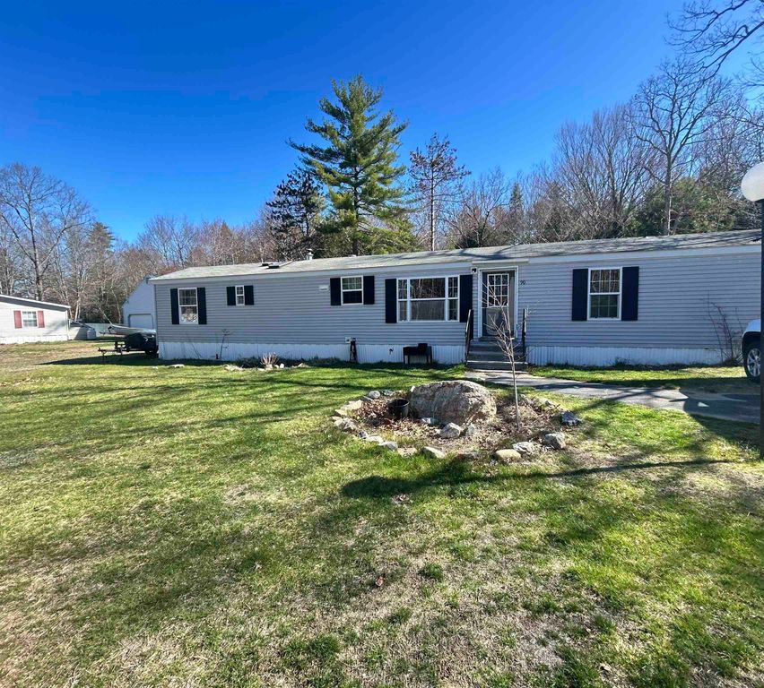 90 Spruce Drive, Farmington, NH 03835
