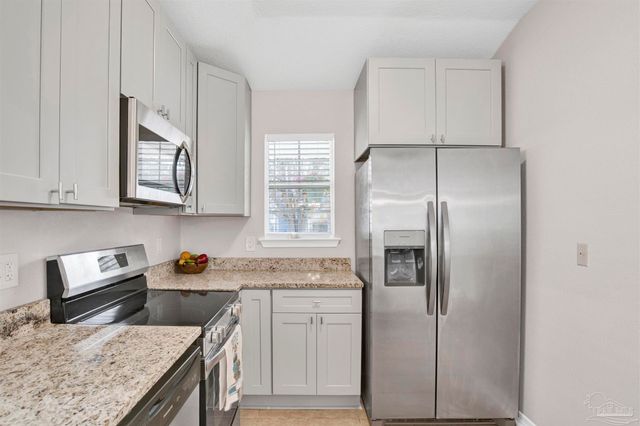 2491 Trailwood Dr, Cantonment, FL 32533