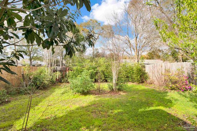 2491 Trailwood Dr, Cantonment, FL 32533