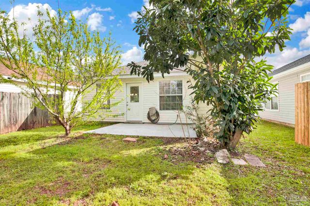 2491 Trailwood Dr, Cantonment, FL 32533