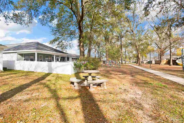 2491 Trailwood Dr, Cantonment, FL 32533